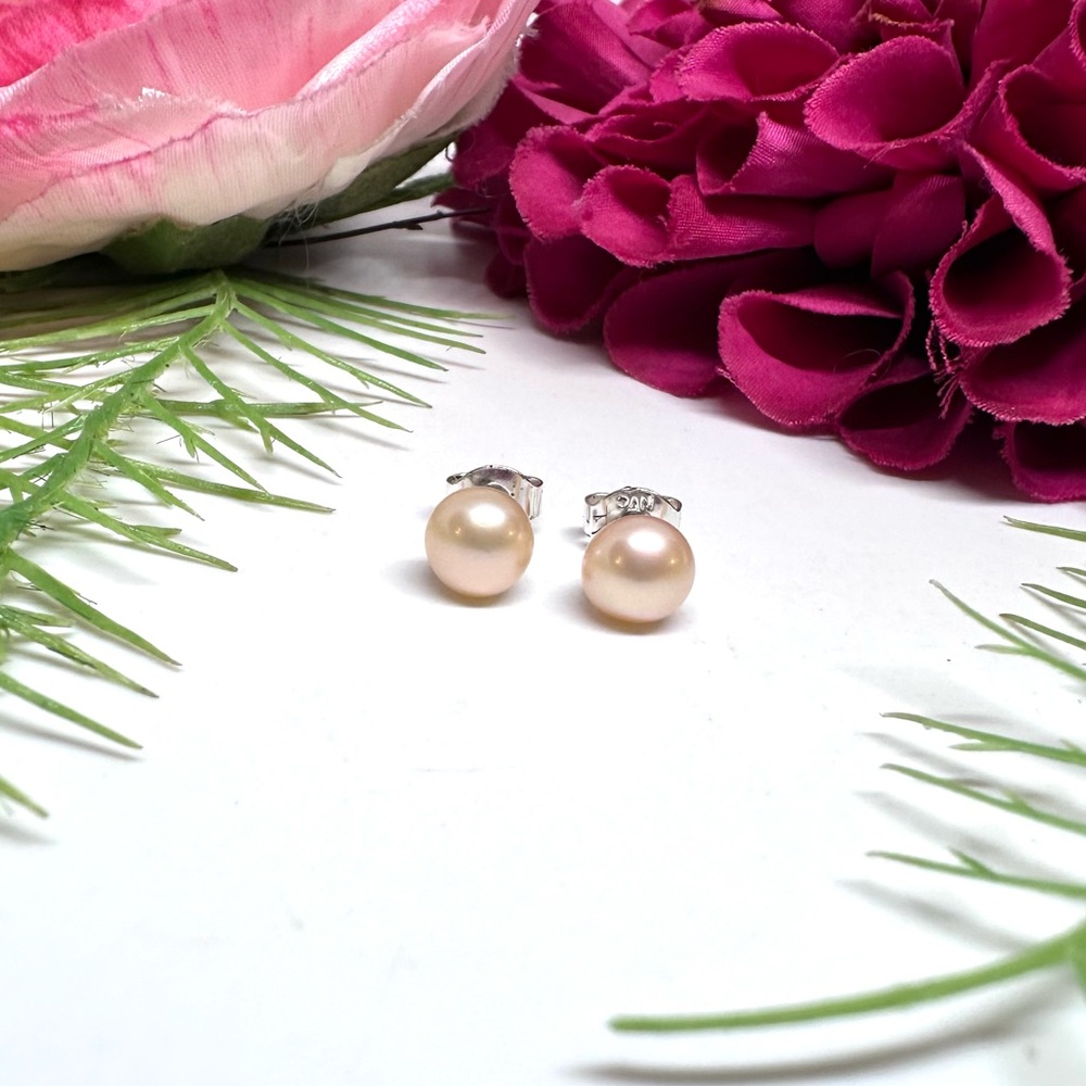 NEW⚜️Freshwater Pearl Pink Stud Earrings - Picture 5 of 8